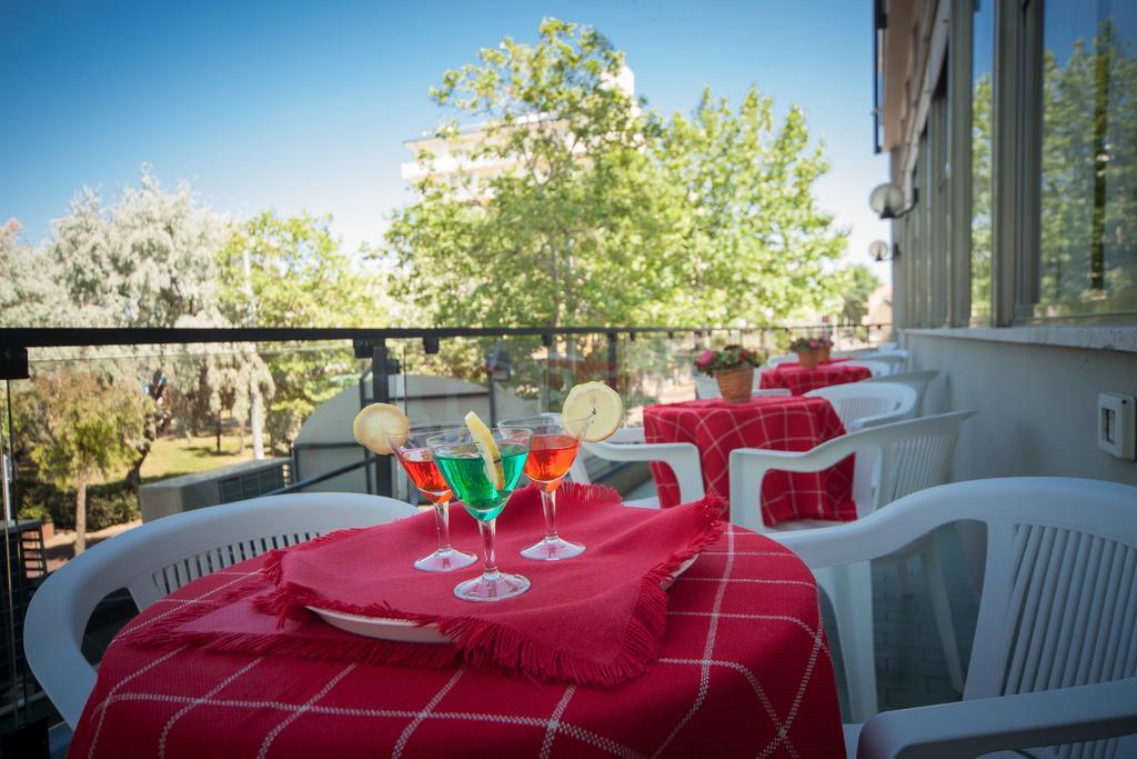 Hotel Madison Riccione Extérieur photo